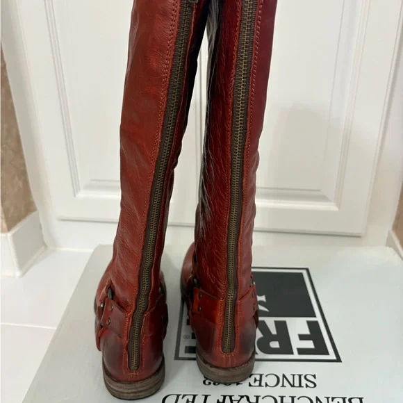 Frye Elegant Red Leather Heeled Boots - Picture 3 of 6